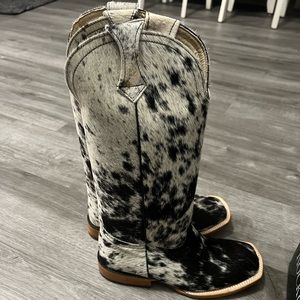 Rock ‘em cowhide square toe women’s boots